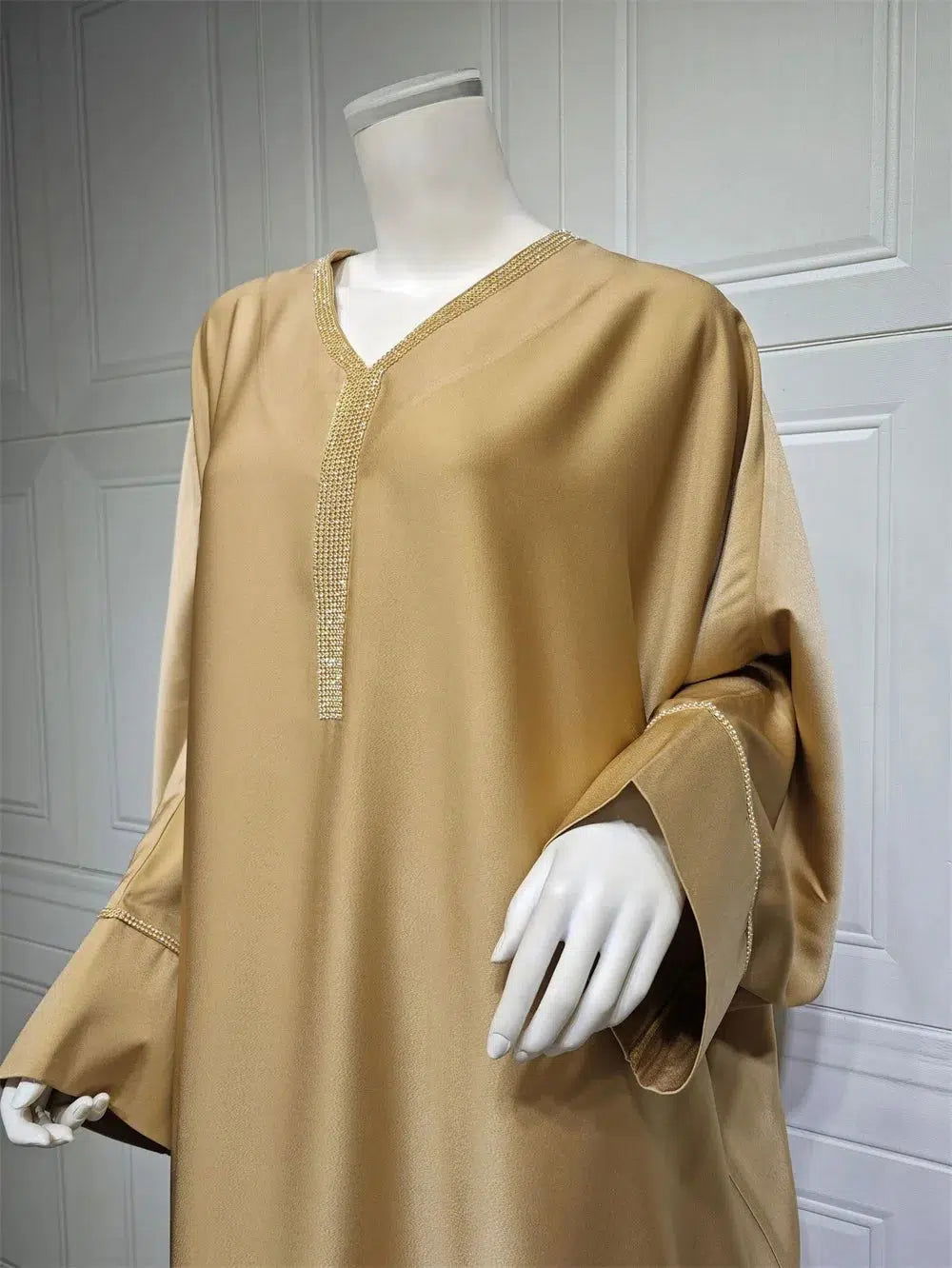 Beigefarbener Kaftan